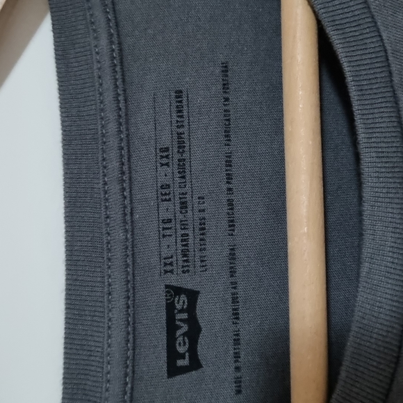 Levi's Men's Grey T-shirt with various Vintage Levi's Images on Front Size XXL - Picture 11 of 11